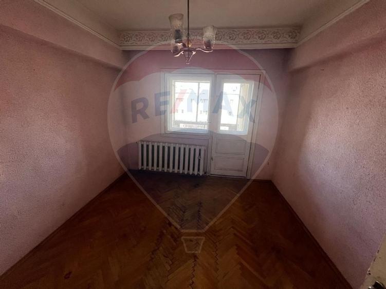 Apartament cu 4 camere de vanzare in zona Central - 10