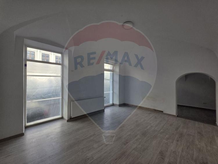 Spatiu comercial Piata Avram Iancu trafic pietonal - 1