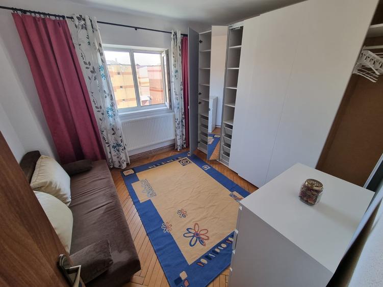 Apartament cu 3 camere decomandat în Cetate