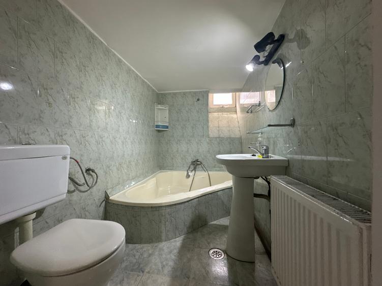Apartament de 4 camere pe Bd. Regina Elisabeta/4-Rooms on Regina Elisabeta Bvd. - 13