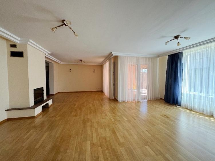 Casa cu curte si garaj dublu// Pipera// semimobilata - 1