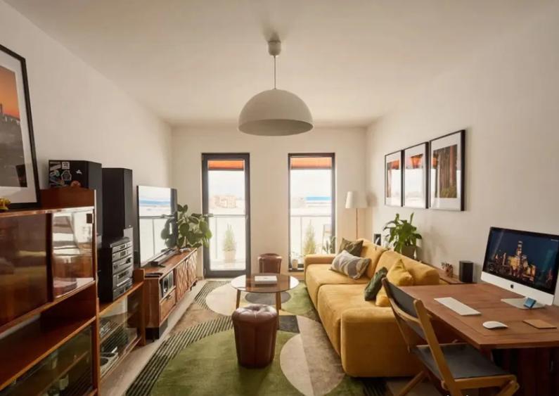 Apartament 2 camere, decomandat - zona Cristian - 1