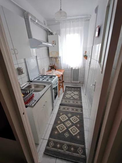 Apartament cu 2 camere, decomandat,  zona Podu Ros - 6