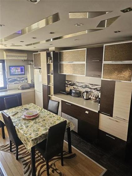 Apartament cu 3 camere decomandat în Dorobanților