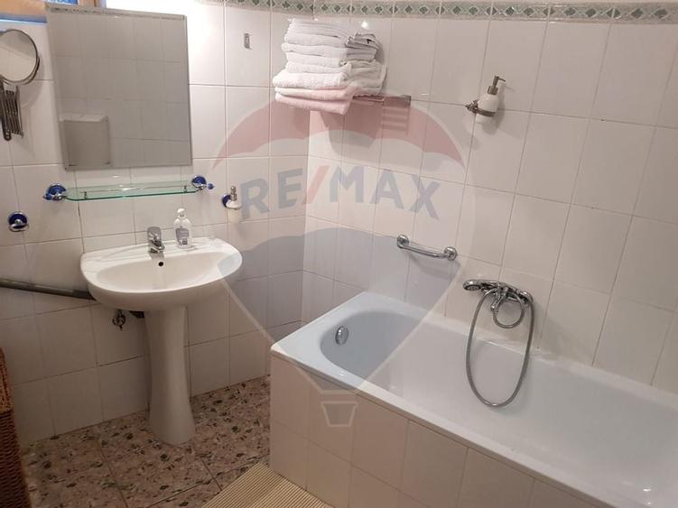 Apartament cu 3 camere de vanzare pe Str.Tribunei - 17