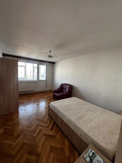 Apartament cu 4 camere, zona Alexandru cel Bun - 2