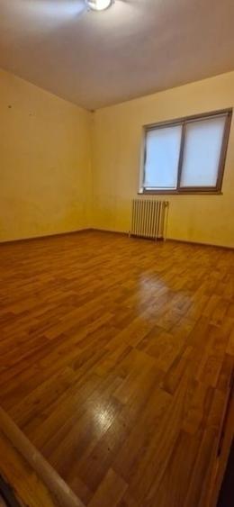 4 Camere Decomandat 84mp zona Nicolina 1 LIDL Prima Statie - 3