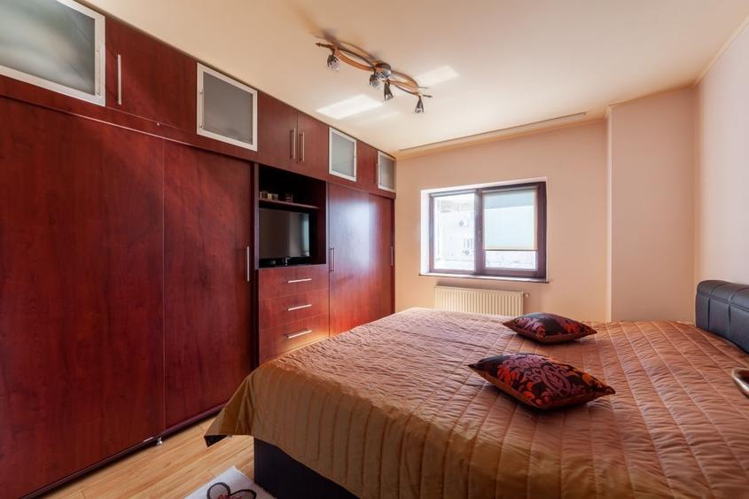 Apartament cu 4 camere decomandat, mobilat în Bere