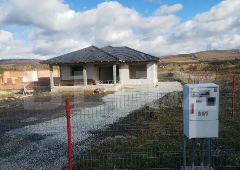 Casa cu 4 camere, 153 mp utili, teren 1000 mp extravilan, ut