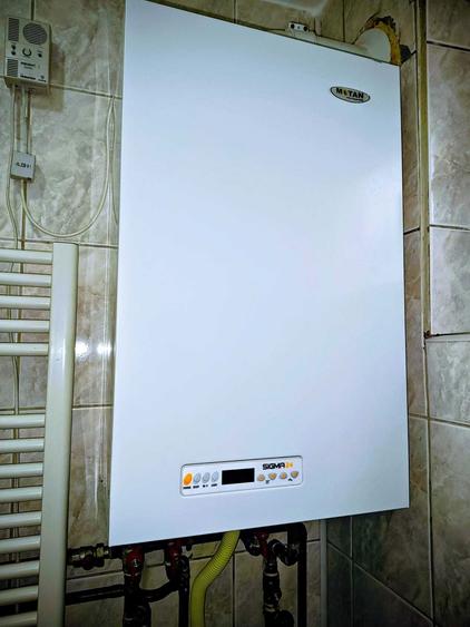 Vand 2 garsoniere unite, renovate, centrala proprie - 1