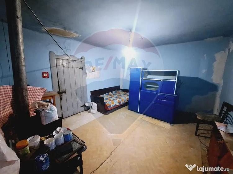Casa cu 2 camere si teren de vanzare - 6