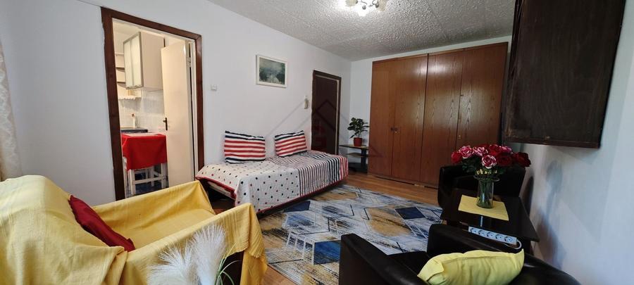 Decomandat+ boxa. Aproape de Mall, Facultatea de Agronomie si de Continental. - 2