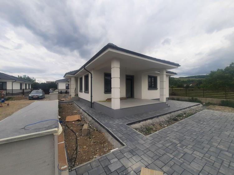 Casa de vanzare -parter-finisata - 1