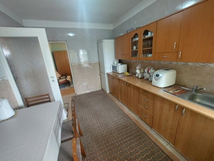 Vila parter si etaj Sendreni - 2