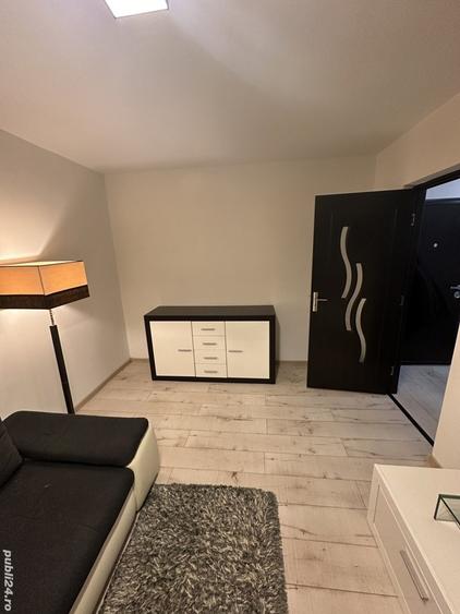 Piata Delfinului, Metrou Costin Georgian - 6