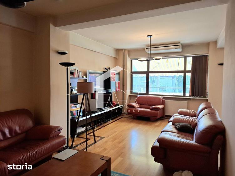 Apartament cu 4 camere decomandat în Democrației