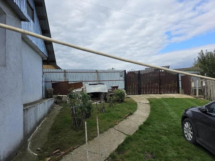 Casă cu 3 camere cu Teren 3000 Mp în Deleni