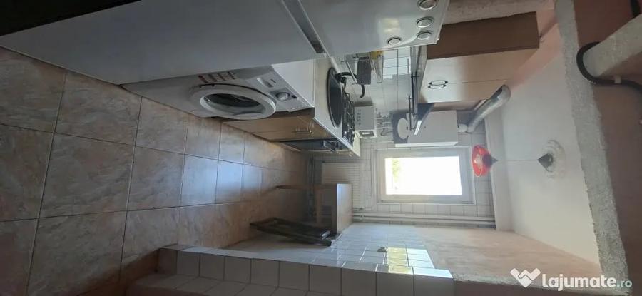 Apartament cu 3 camere semidecomandat în Alexandru cel Bun
