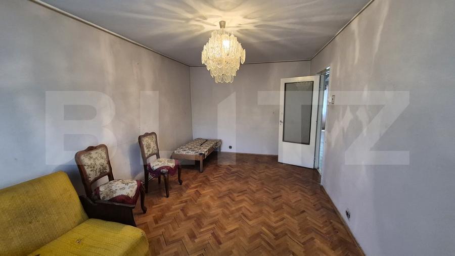 Apartament cu 4 camere semidecomandat, mobilat în Micro 17