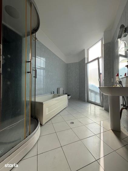 Apartament cu 3 camere decomandat în Ronaț