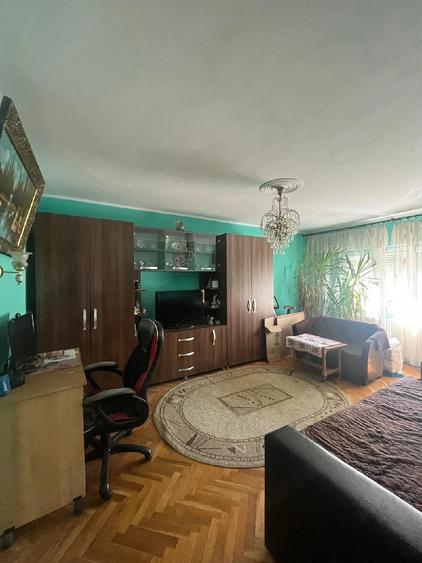 Apartament cu 2 camere decomandat în Confecții