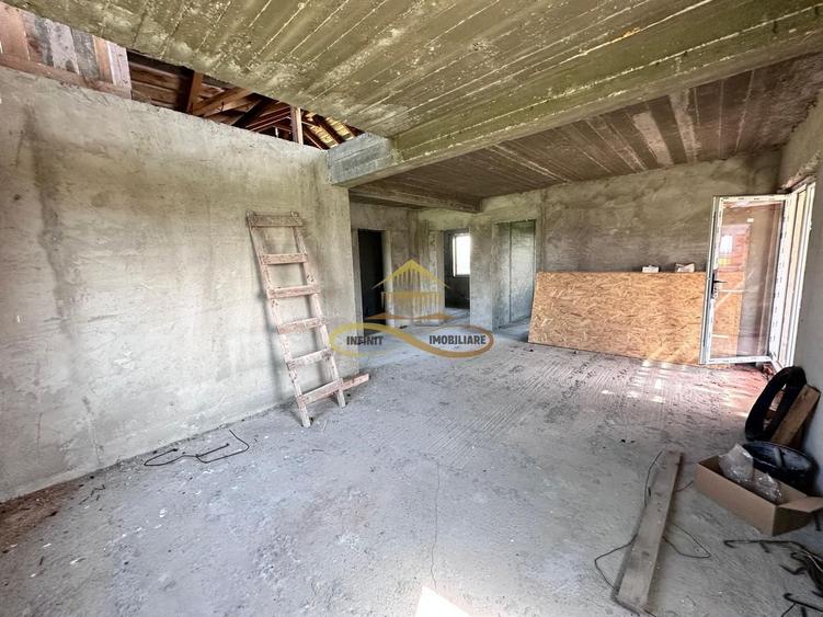 Casă individuală cu 3 camere cu Canalizare în Siretu (Săucești)