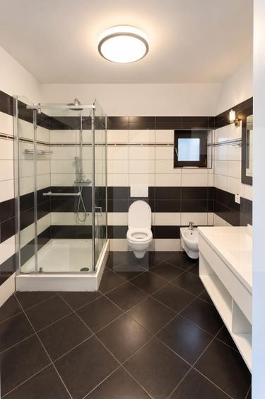 Casă individuală cu 5 camere cu Canalizare în Central