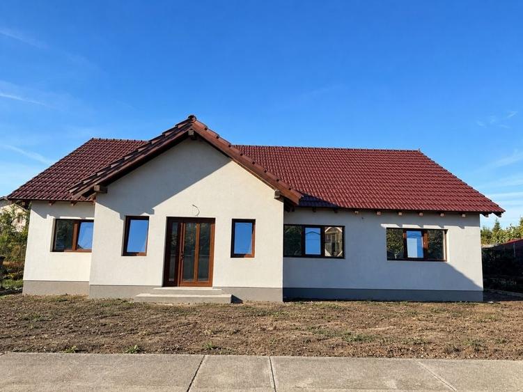 Casă cu 3 camere în Giroc