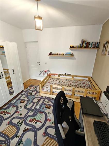 Apartament cu 3 camere semidecomandat, mobilat în Florești