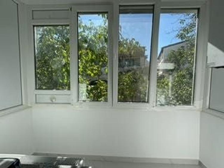 Apartament cu 3 camere decomandat în Vitan
