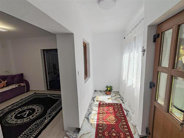 Casă individuală cu 2 camere cu Canalizare în Zizin