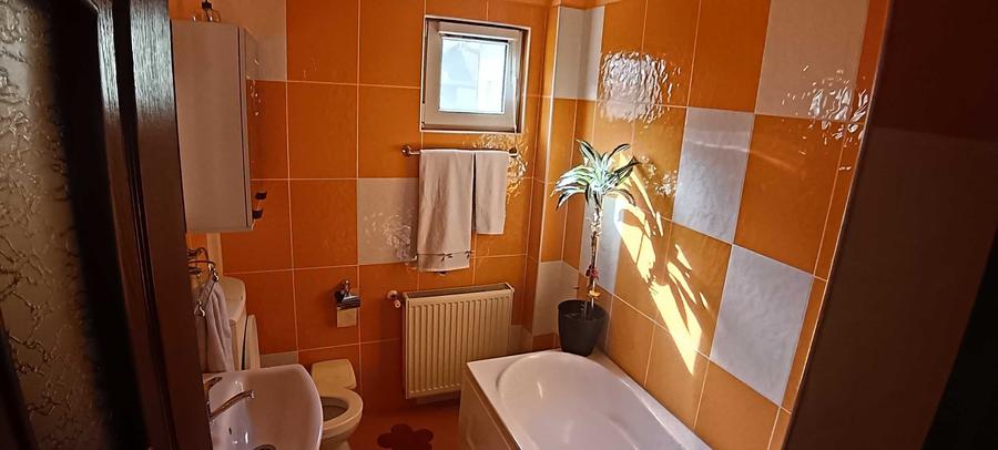 Casă cu 4 camere cu Teren 300 Mp în Central