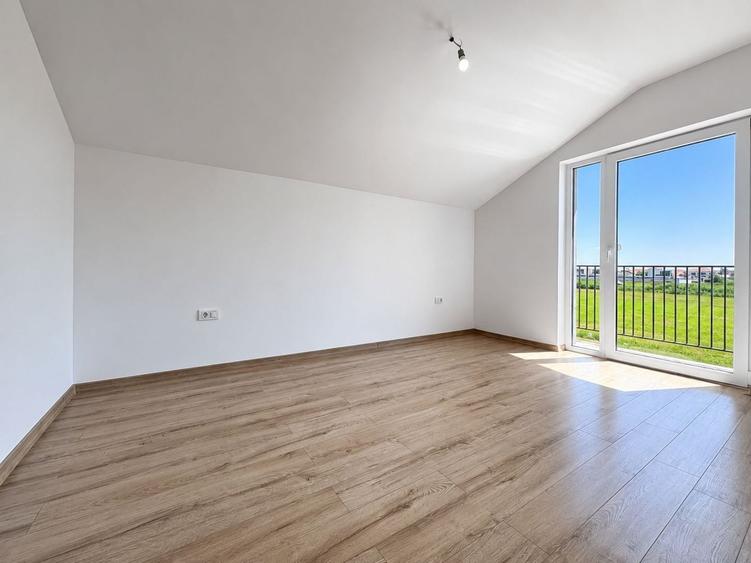 Duplex cu 4 camere cu Canalizare în Moșnița Nouă