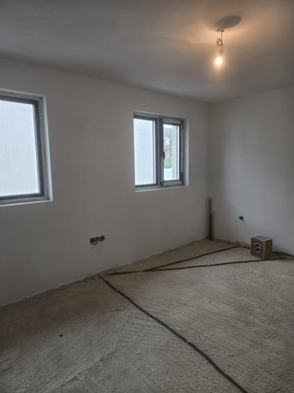 Casă individuală cu 4 camere cu Garaj în Bucov