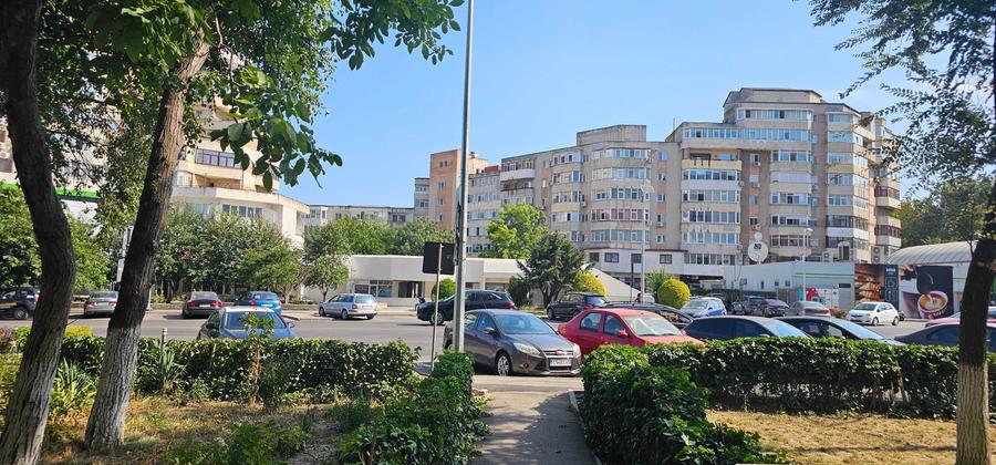Apartament cu 2 camere decomandat în Boema