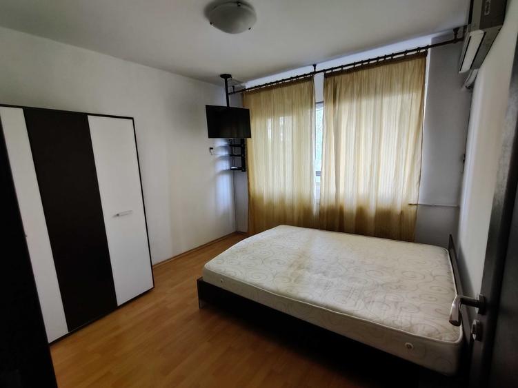 Apartament cu 3 camere decomandat în Bucur Obor