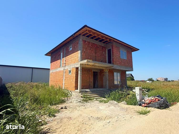 Casă cu 5 camere cu Teren 334 Mp în Vidra