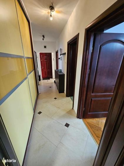 Apartament cu 3 camere decomandat în Plopilor