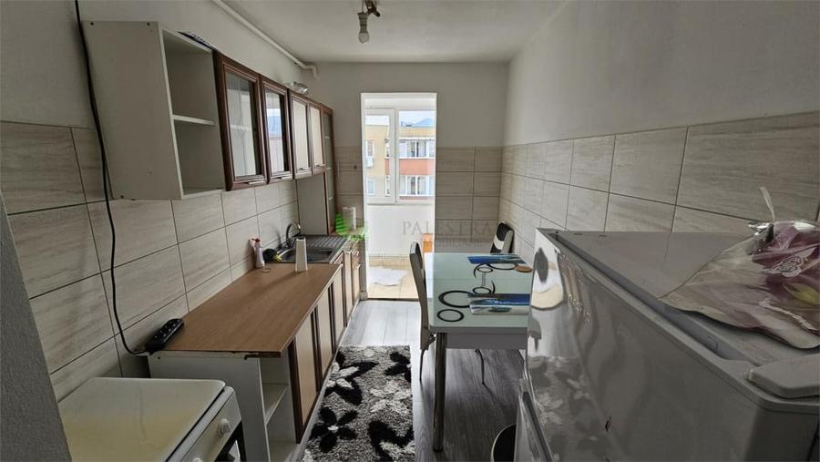 Apartament cu 2 camere decomandat în Florilor