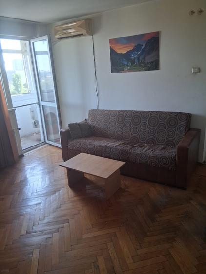 Apartament cu 3 camere semidecomandat în Giulești