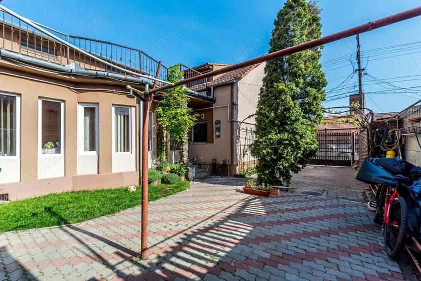 Casă cu 8 camere cu Teren 342 Mp în Șega