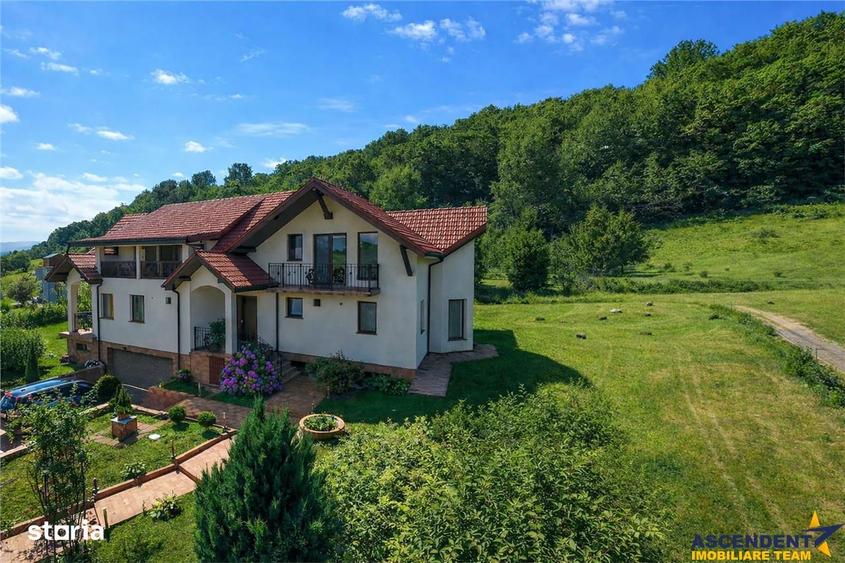 Casă cu 9 camere decomandat cu Teren 1750 Mp în Central