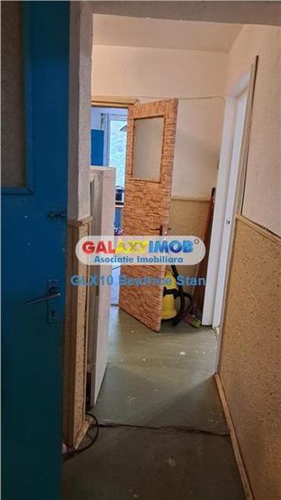 Apartament cu 3 camere decomandat în Drumul Taberei