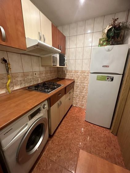 Apt 2 camere mobilate  Calea Victoriei, langa Hotel Radisson, etaj 2, bloc solid - 13