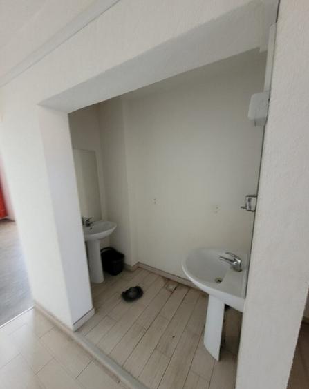 Inchiriez spatiu comercial zona Boul Rosu - ID : RH-40377-property - 2