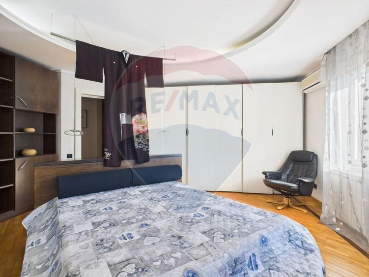 Vilă spectaculoasă în Balotești, curte 5000 mp si piscina interioara - 16