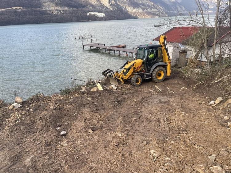 Spațiu comercial, în Svinița