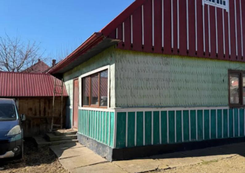 Casa batraneasca , teren 1100mp , centru Horodnic de Jos - 1