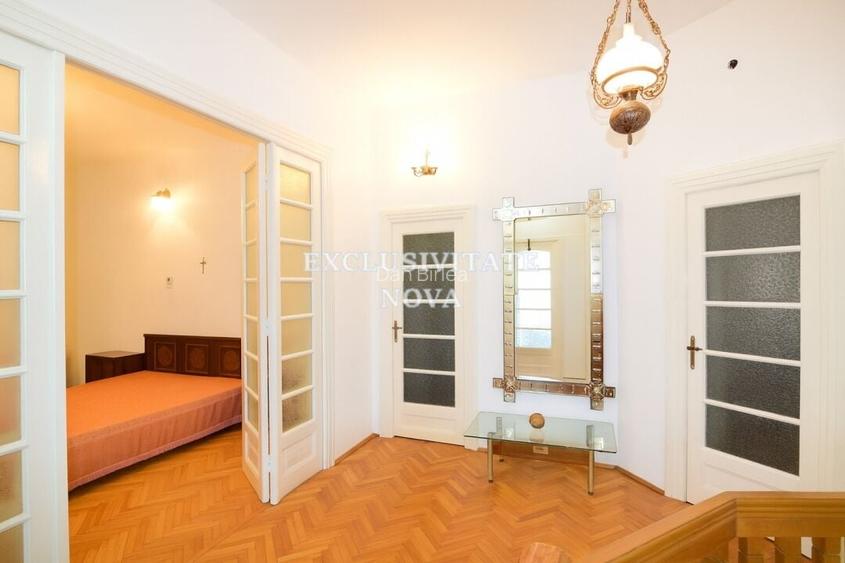 Vila individuala interbelica curte garaj intre Dacia si Stefan cel Mare