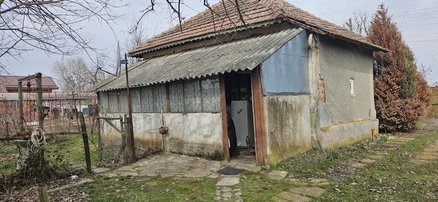 Casa batraneasca ?i teren intravilan - 1